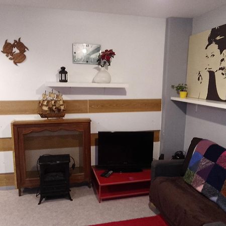 Guesthouse Familial Pour 2,3,4 Personnes De 44M2- Accessible Handic -Rez De Chaussee-Vues Sur Rue Et Patio Prive - Sejour, Chambre Separee-Cuisine,Salle De Bain,Lit Double Et Canape-Lit 2Pers-Entree De La Rue Berzelius-5 Minutes Du Metro Brochant-Lig Paris Eksteriør billede