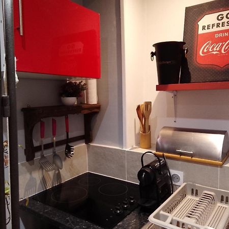 Guesthouse Familial Pour 2,3,4 Personnes De 44M2- Accessible Handic -Rez De Chaussee-Vues Sur Rue Et Patio Prive - Sejour, Chambre Separee-Cuisine,Salle De Bain,Lit Double Et Canape-Lit 2Pers-Entree De La Rue Berzelius-5 Minutes Du Metro Brochant-Lig Paris Eksteriør billede