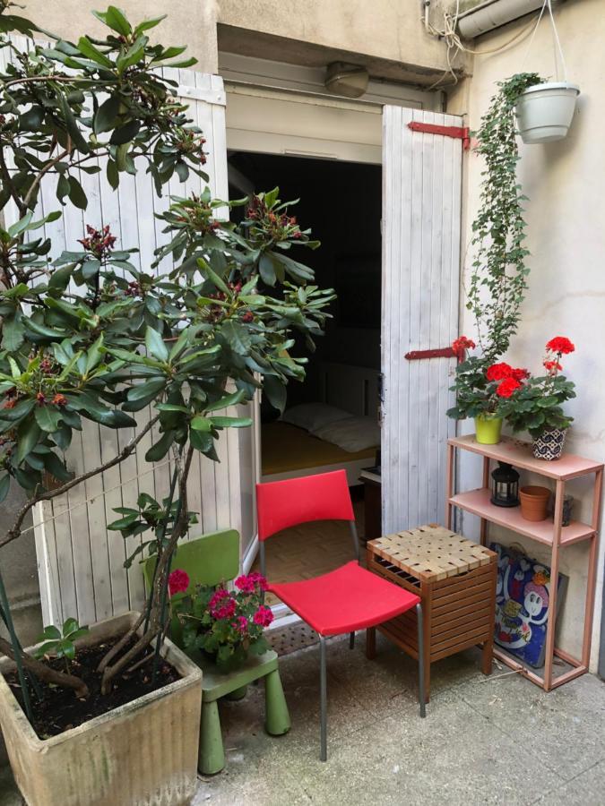 Guesthouse Familial Pour 2,3,4 Personnes De 44M2- Accessible Handic -Rez De Chaussee-Vues Sur Rue Et Patio Prive - Sejour, Chambre Separee-Cuisine,Salle De Bain,Lit Double Et Canape-Lit 2Pers-Entree De La Rue Berzelius-5 Minutes Du Metro Brochant-Lig Paris Eksteriør billede