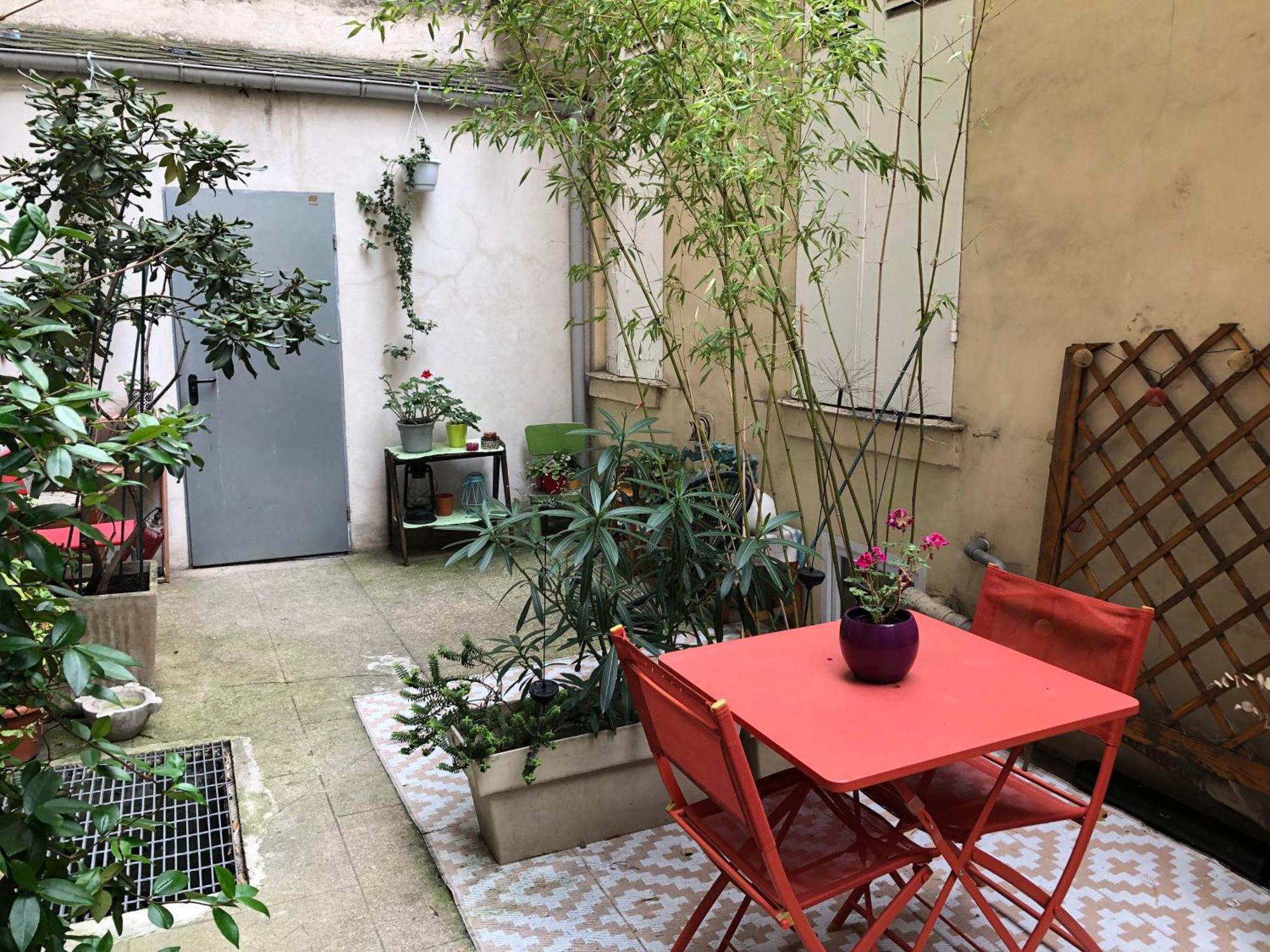 Guesthouse Familial Pour 2,3,4 Personnes De 44M2- Accessible Handic -Rez De Chaussee-Vues Sur Rue Et Patio Prive - Sejour, Chambre Separee-Cuisine,Salle De Bain,Lit Double Et Canape-Lit 2Pers-Entree De La Rue Berzelius-5 Minutes Du Metro Brochant-Lig Paris Eksteriør billede