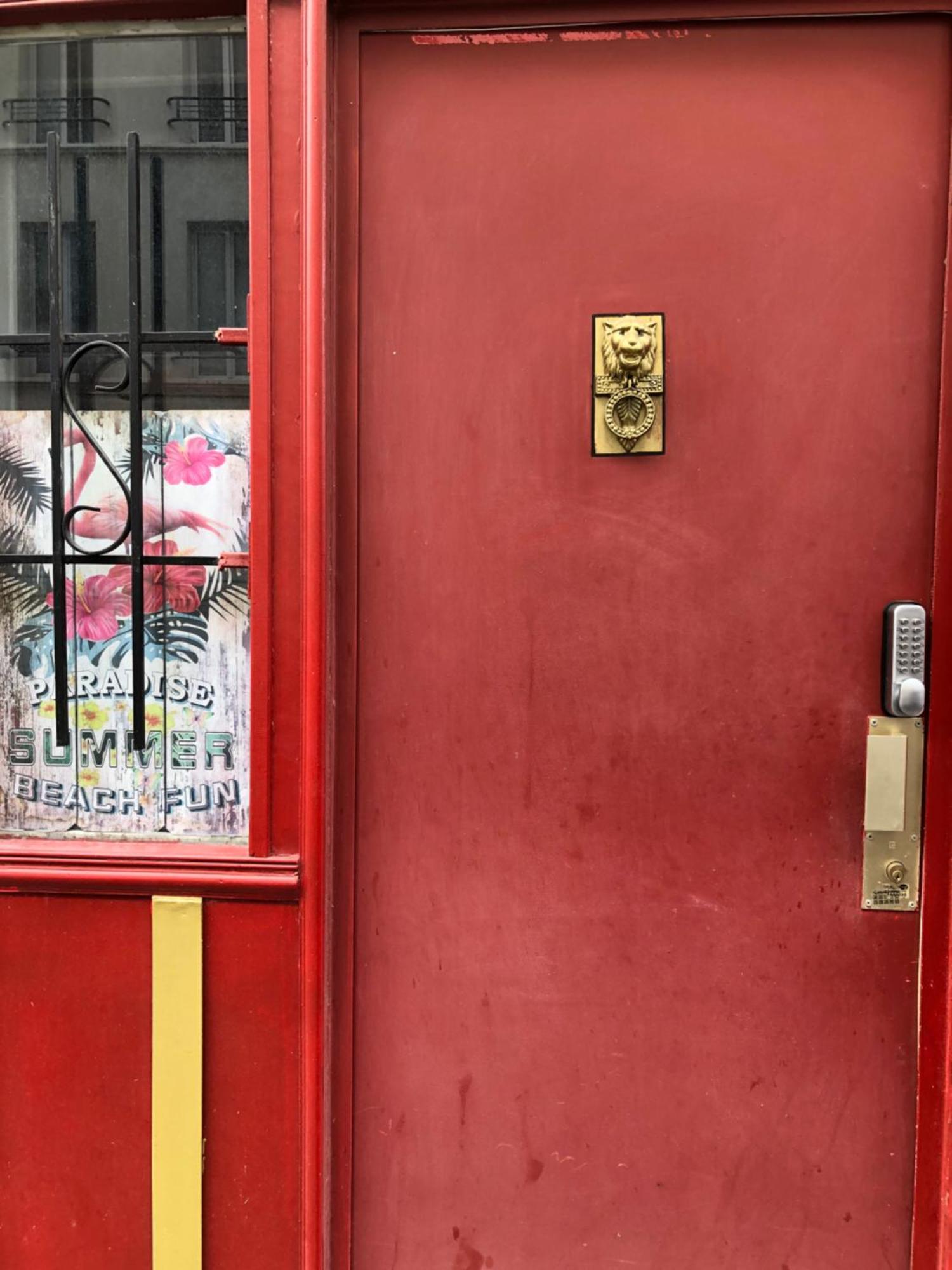 Guesthouse Familial Pour 2,3,4 Personnes De 44M2- Accessible Handic -Rez De Chaussee-Vues Sur Rue Et Patio Prive - Sejour, Chambre Separee-Cuisine,Salle De Bain,Lit Double Et Canape-Lit 2Pers-Entree De La Rue Berzelius-5 Minutes Du Metro Brochant-Lig Paris Eksteriør billede