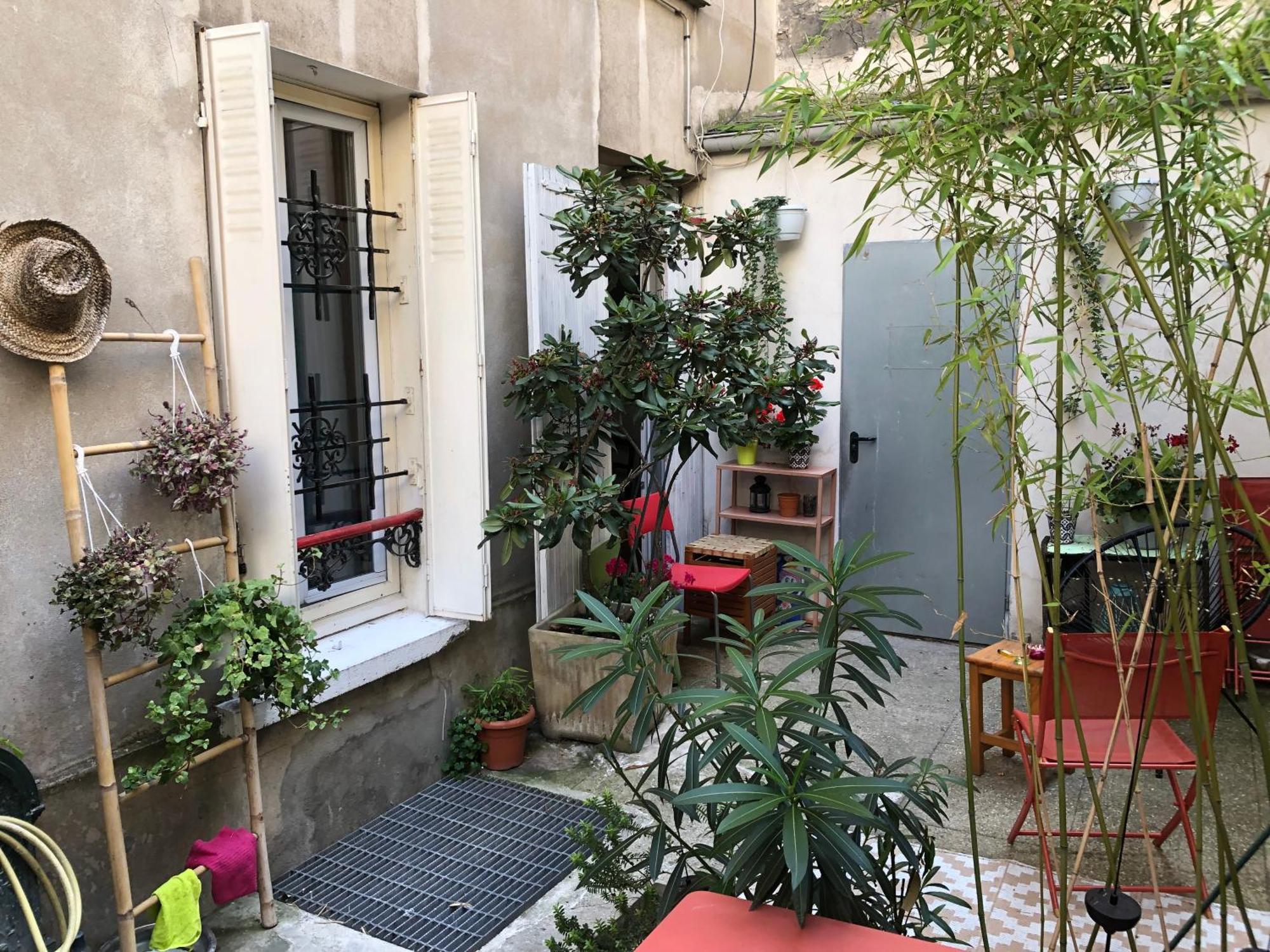 Guesthouse Familial Pour 2,3,4 Personnes De 44M2- Accessible Handic -Rez De Chaussee-Vues Sur Rue Et Patio Prive - Sejour, Chambre Separee-Cuisine,Salle De Bain,Lit Double Et Canape-Lit 2Pers-Entree De La Rue Berzelius-5 Minutes Du Metro Brochant-Lig Paris Eksteriør billede