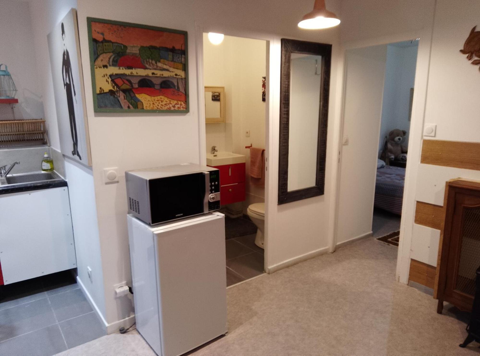 Guesthouse Familial Pour 2,3,4 Personnes De 44M2- Accessible Handic -Rez De Chaussee-Vues Sur Rue Et Patio Prive - Sejour, Chambre Separee-Cuisine,Salle De Bain,Lit Double Et Canape-Lit 2Pers-Entree De La Rue Berzelius-5 Minutes Du Metro Brochant-Lig Paris Eksteriør billede