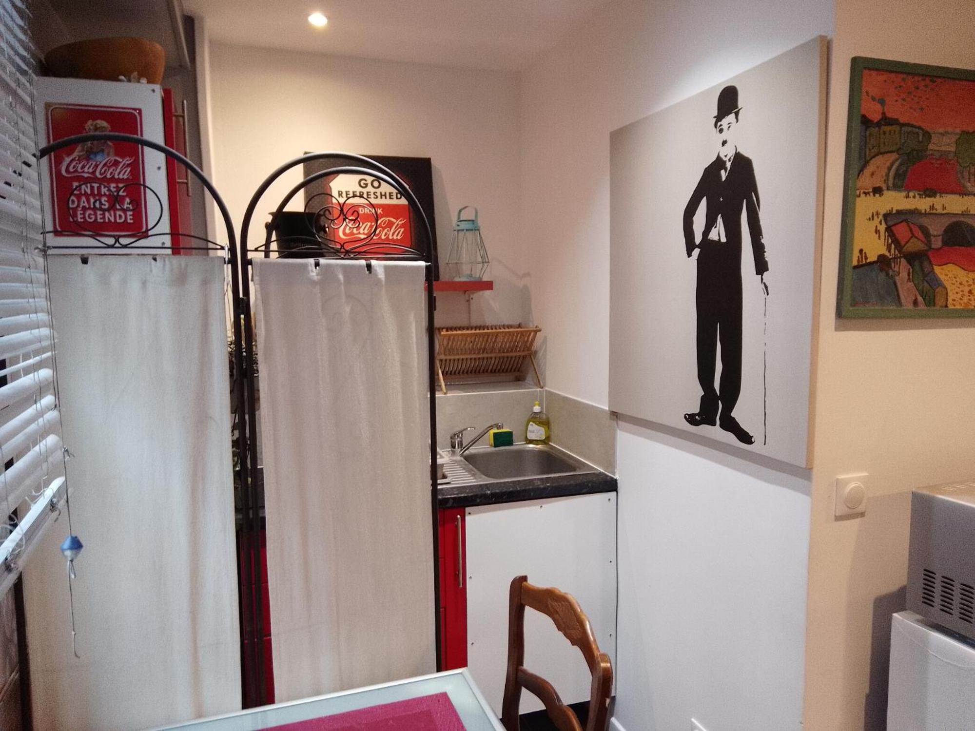 Guesthouse Familial Pour 2,3,4 Personnes De 44M2- Accessible Handic -Rez De Chaussee-Vues Sur Rue Et Patio Prive - Sejour, Chambre Separee-Cuisine,Salle De Bain,Lit Double Et Canape-Lit 2Pers-Entree De La Rue Berzelius-5 Minutes Du Metro Brochant-Lig Paris Eksteriør billede