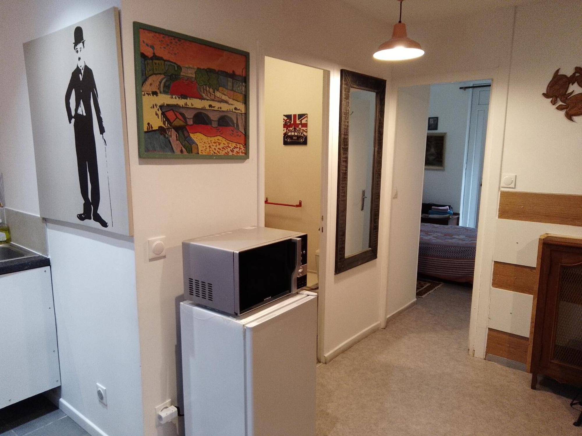 Guesthouse Familial Pour 2,3,4 Personnes De 44M2- Accessible Handic -Rez De Chaussee-Vues Sur Rue Et Patio Prive - Sejour, Chambre Separee-Cuisine,Salle De Bain,Lit Double Et Canape-Lit 2Pers-Entree De La Rue Berzelius-5 Minutes Du Metro Brochant-Lig Paris Eksteriør billede